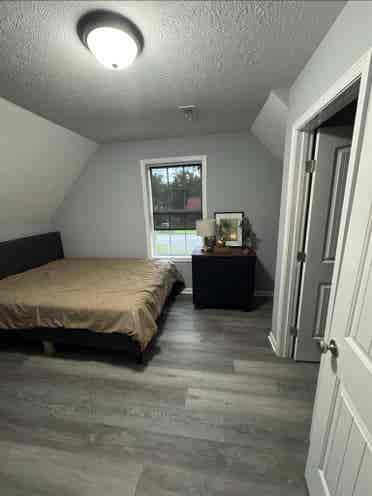 1 private room / 1 private bathroom