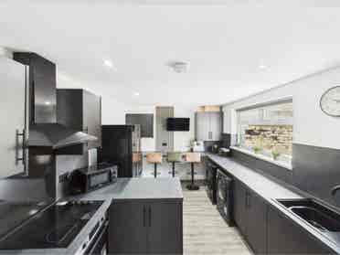 🏡 Refurbished 5 bed House Share