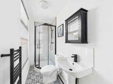 🏡 Refurbished 5 bed House Share