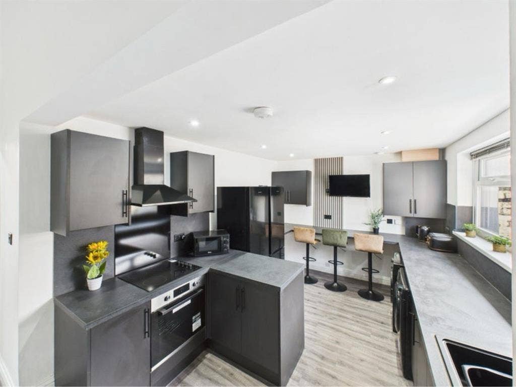 🏡 Refurbished 5 bed House Share