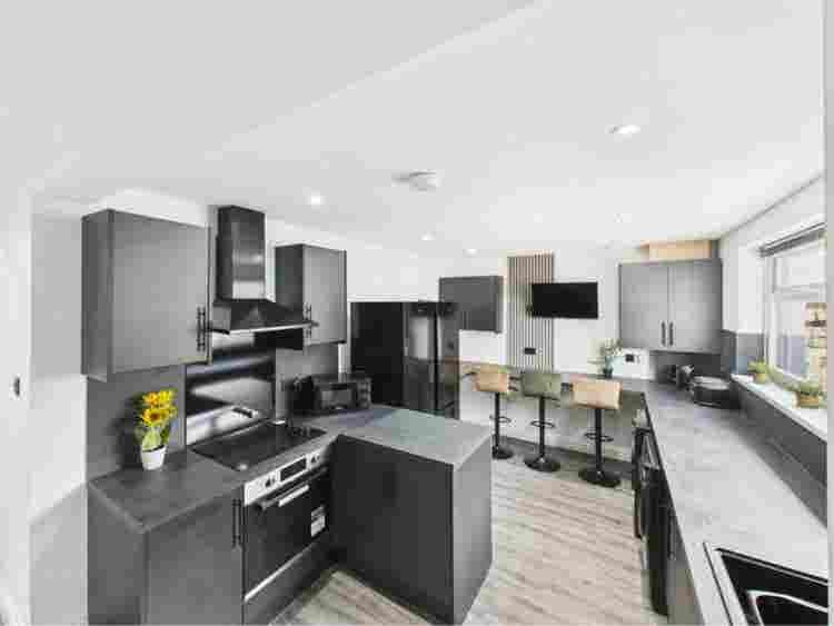 🏡 Refurbished 5 bed House Share