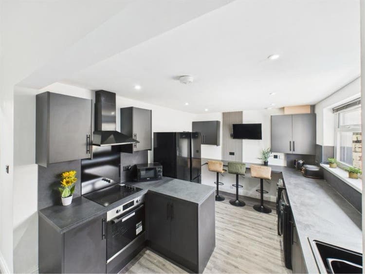 🏡 Refurbished 5 bed House Share