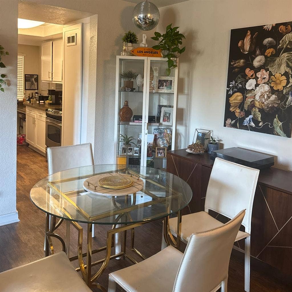 Looking for a roommate!