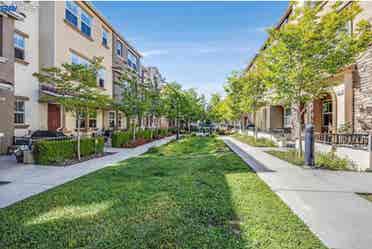 ROOMS FOR RENT (near Hayward Bart)