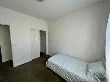 ROOMS FOR RENT (near Hayward Bart)