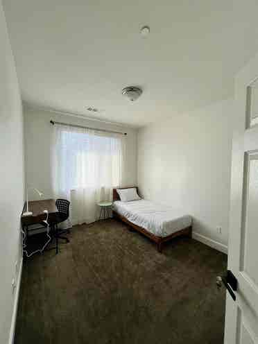 ROOMS FOR RENT (near Hayward Bart)