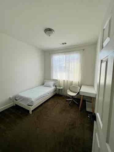 ROOMS FOR RENT (near Hayward Bart)