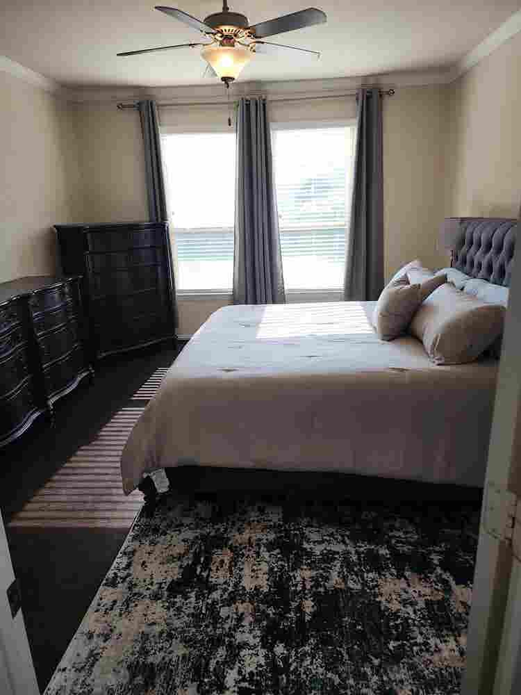Rooms (Master w/ Private Bathroom)