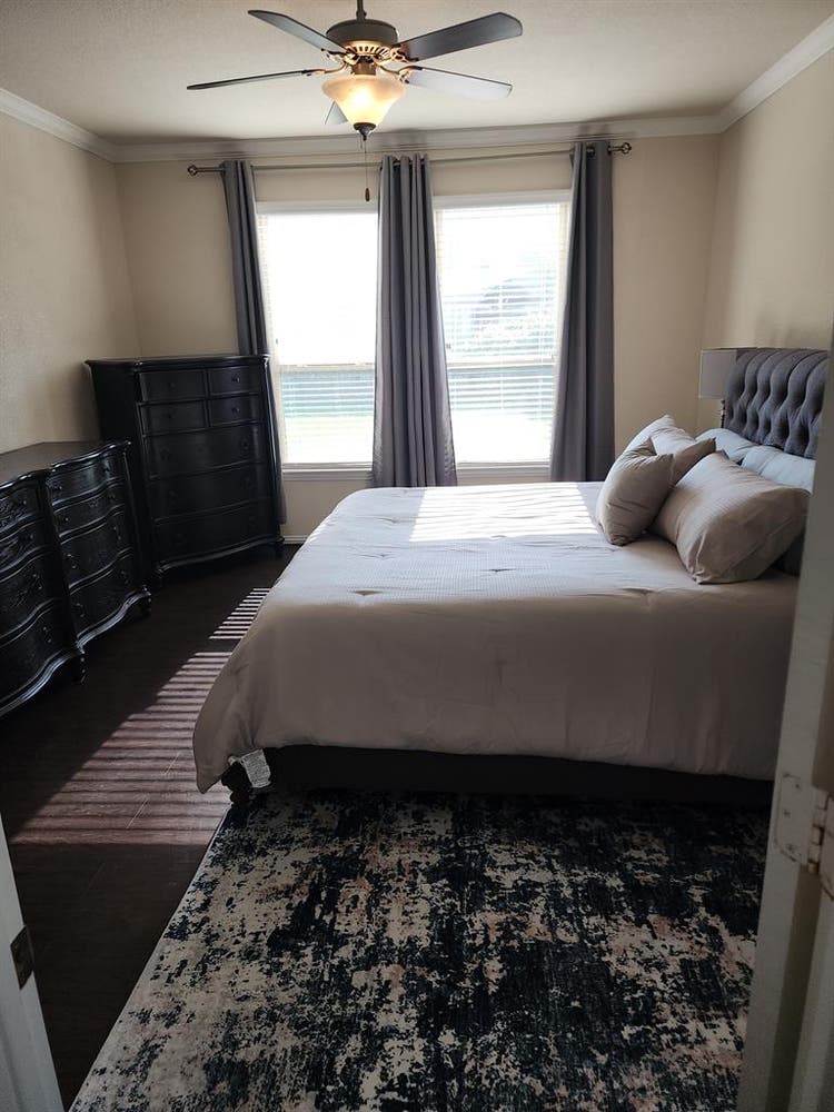 Rooms (Master w/ Private Bathroom)