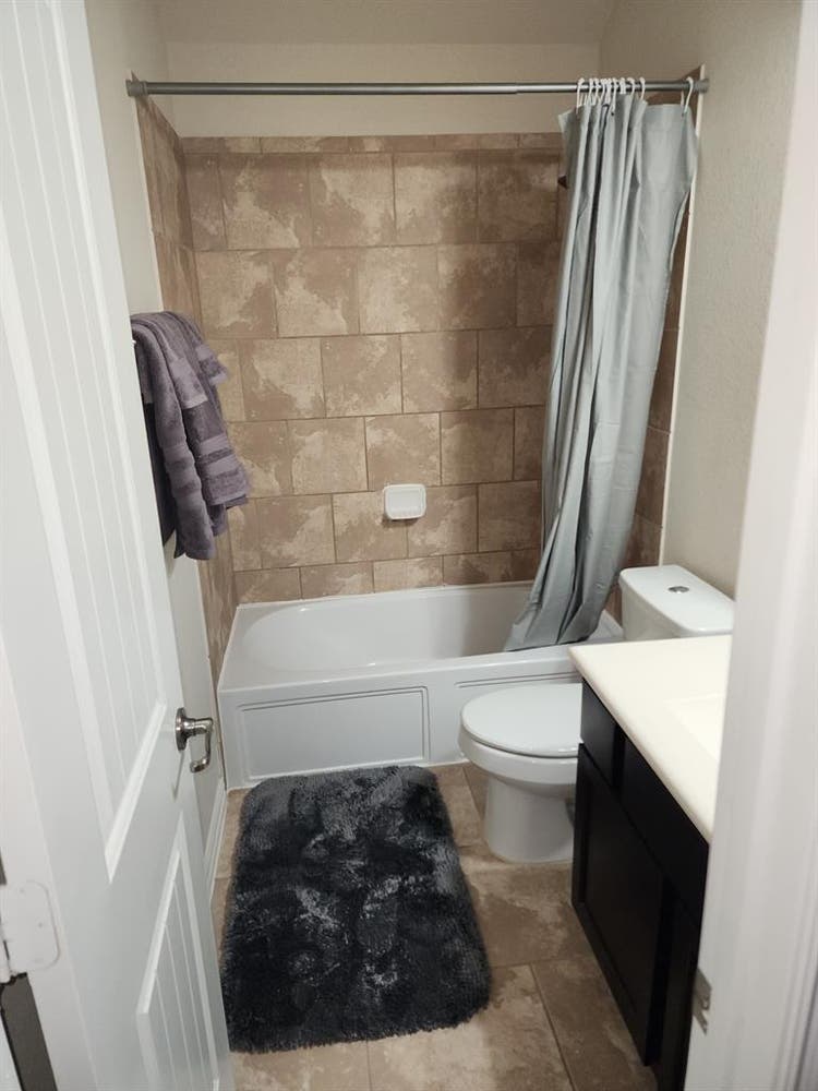 Rooms (Master w/ Private Bathroom)