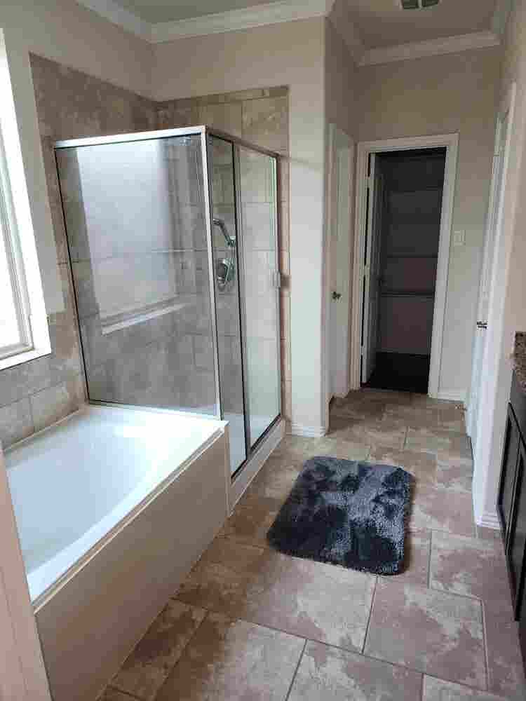 Rooms (Master w/ Private Bathroom)