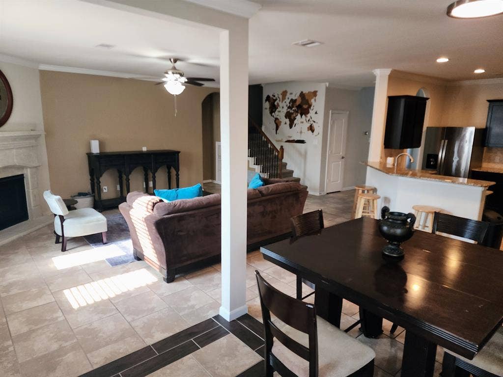 Rooms (Master w/ Private Bathroom)