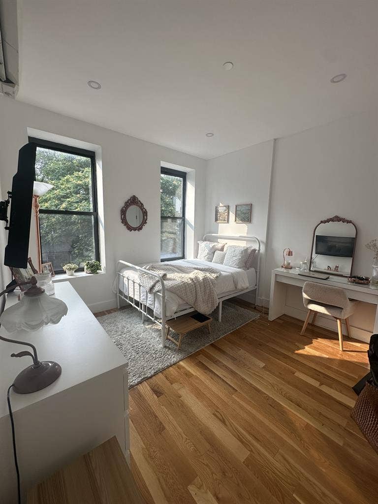 Roommate needed !