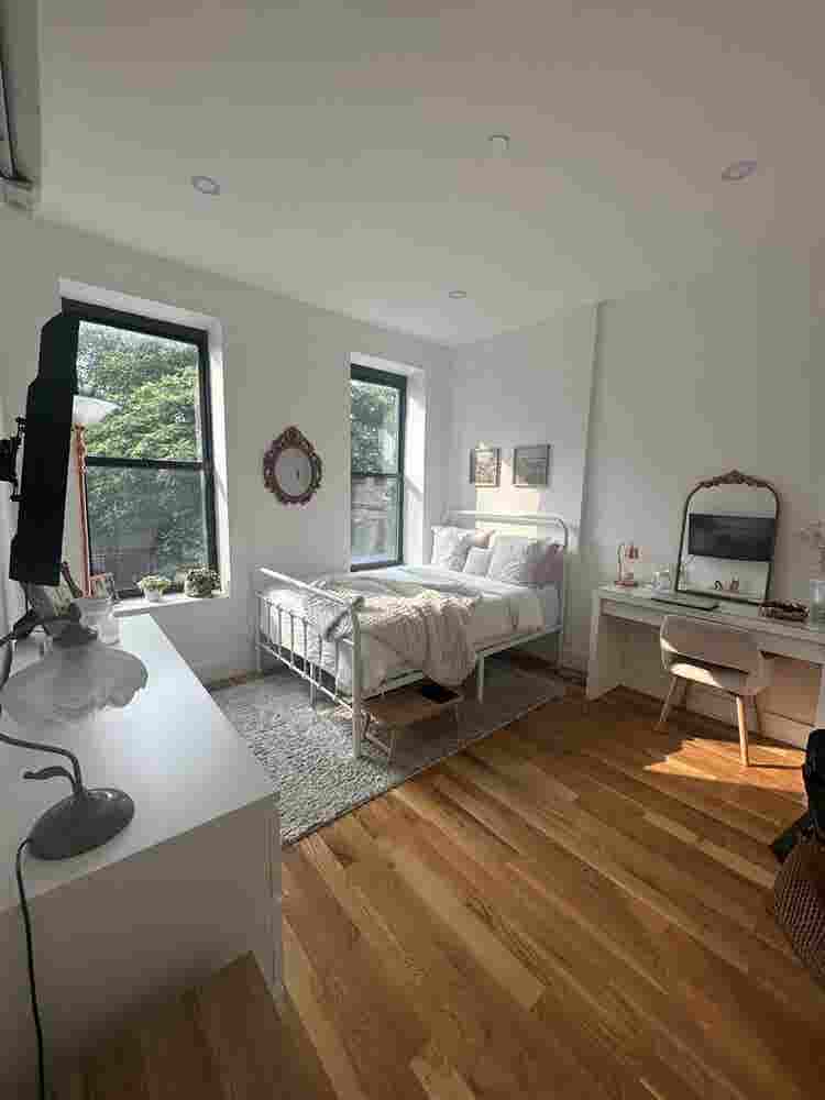 Roommate needed !