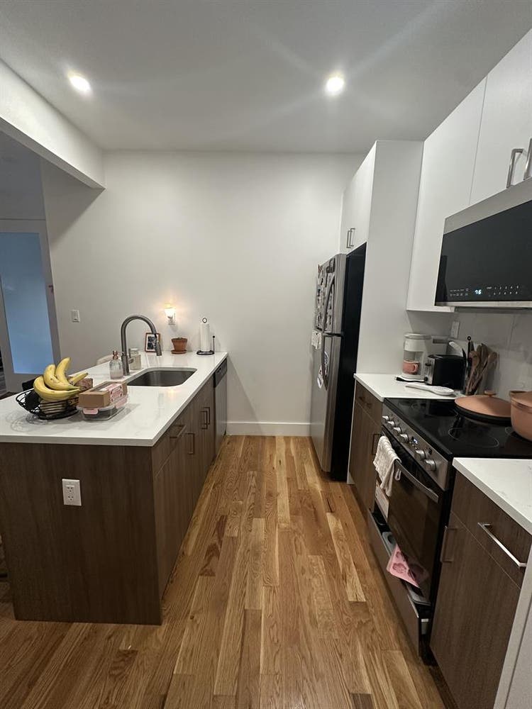 Roommate needed !