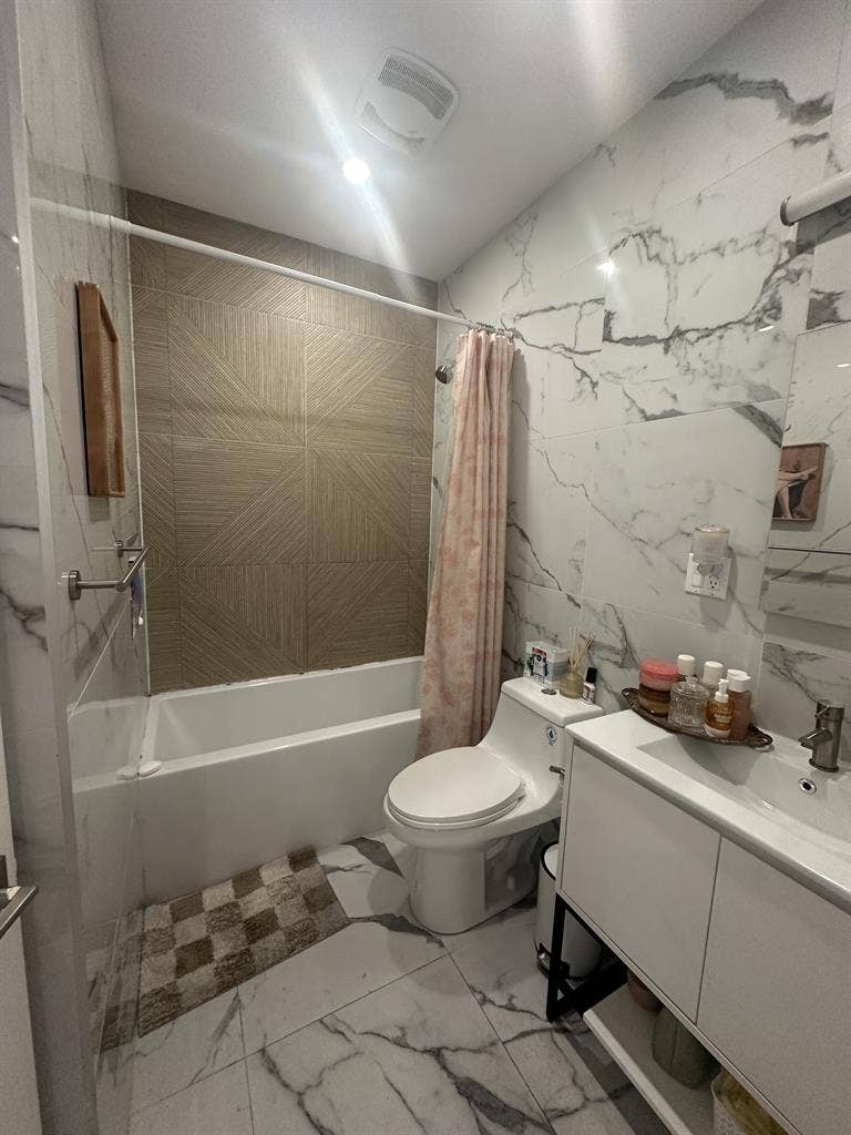 Roommate needed !