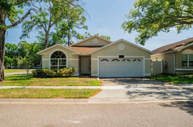 2 ROOMS IN CASSELBERRY AREA