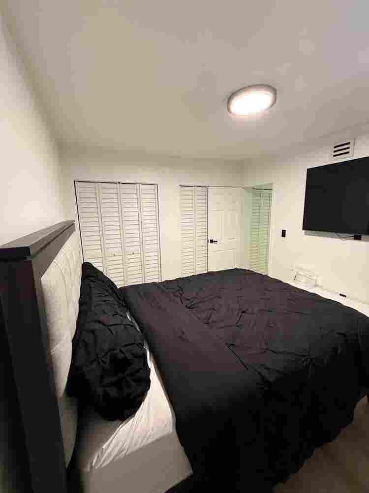 1 bedroom with bathroom