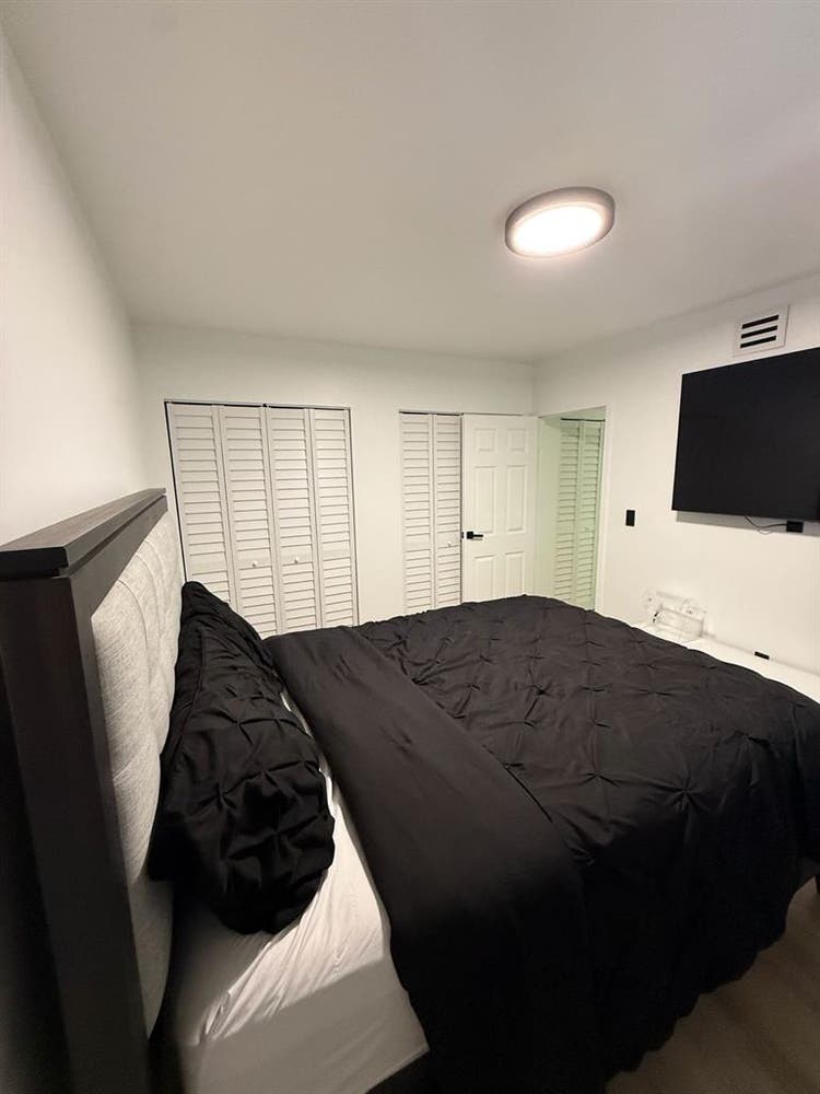 1 bedroom with bathroom