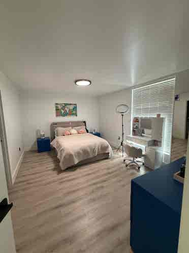1 masterbedroom with bathroom