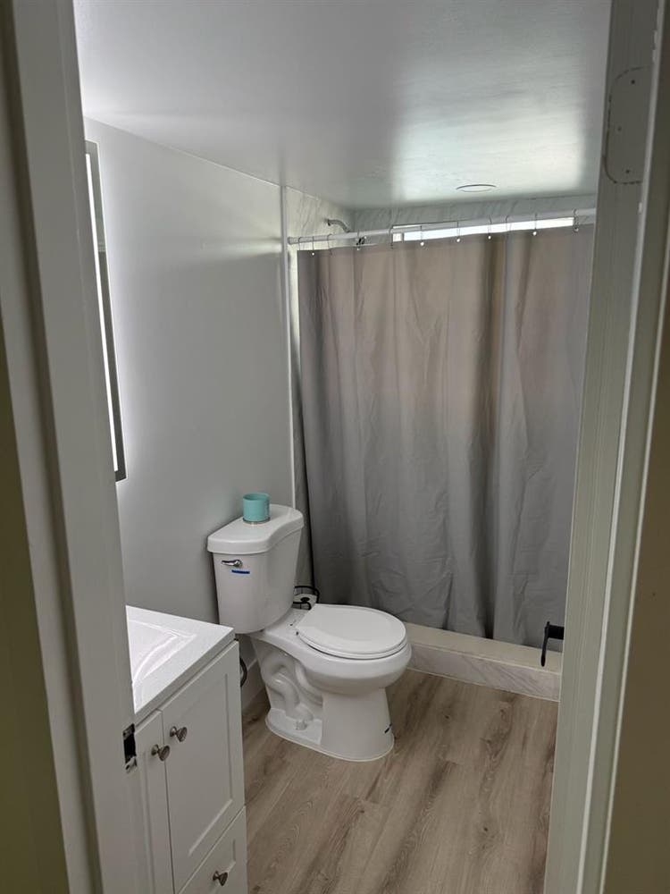 1 bedroom with bathroom