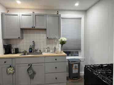 UMASS LOWELL ROOM FOR RENT!!