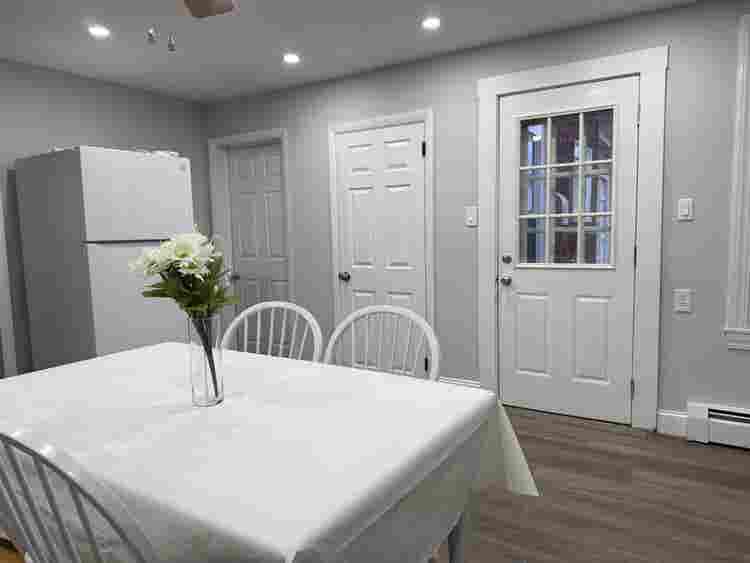 UMASS LOWELL ROOM FOR RENT!!