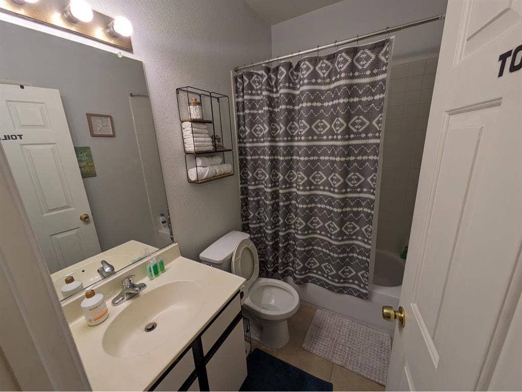 Central Las Vegas, close to Airport