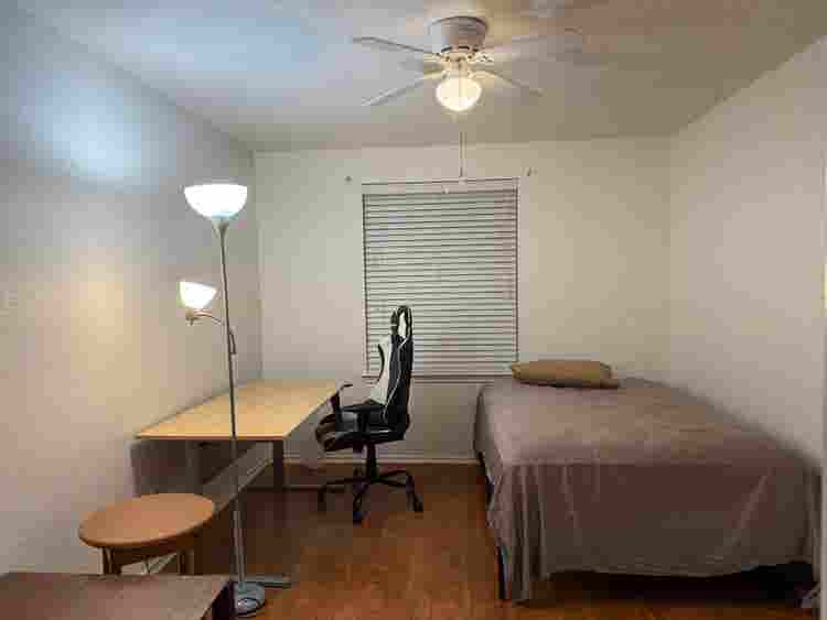 Private room with shared bath Kyle