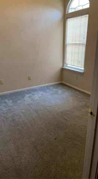 Looking for female roommate