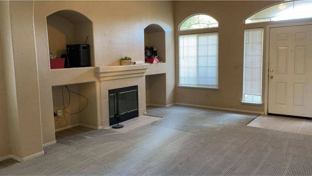 Looking for female roommate