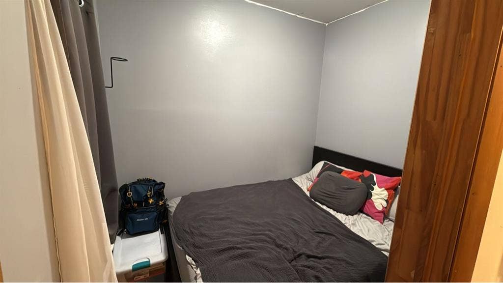 Room available ASAP in Greenpoint