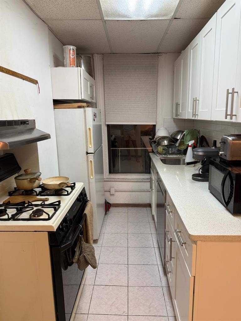 Room available ASAP in Greenpoint