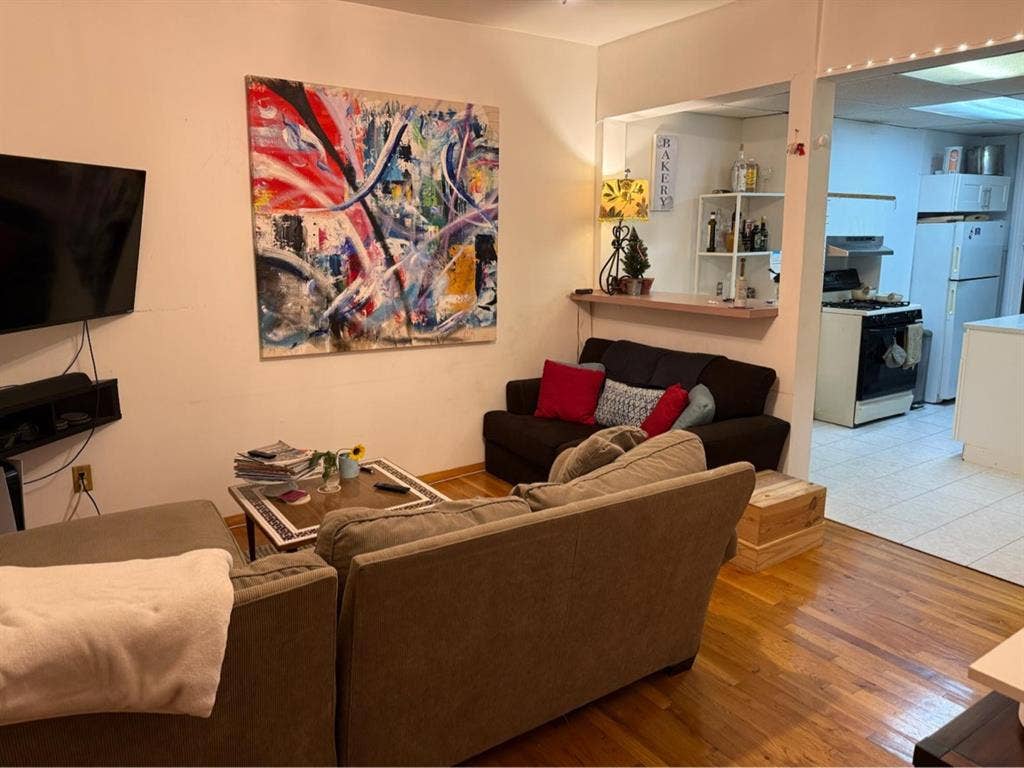 Room available ASAP in Greenpoint