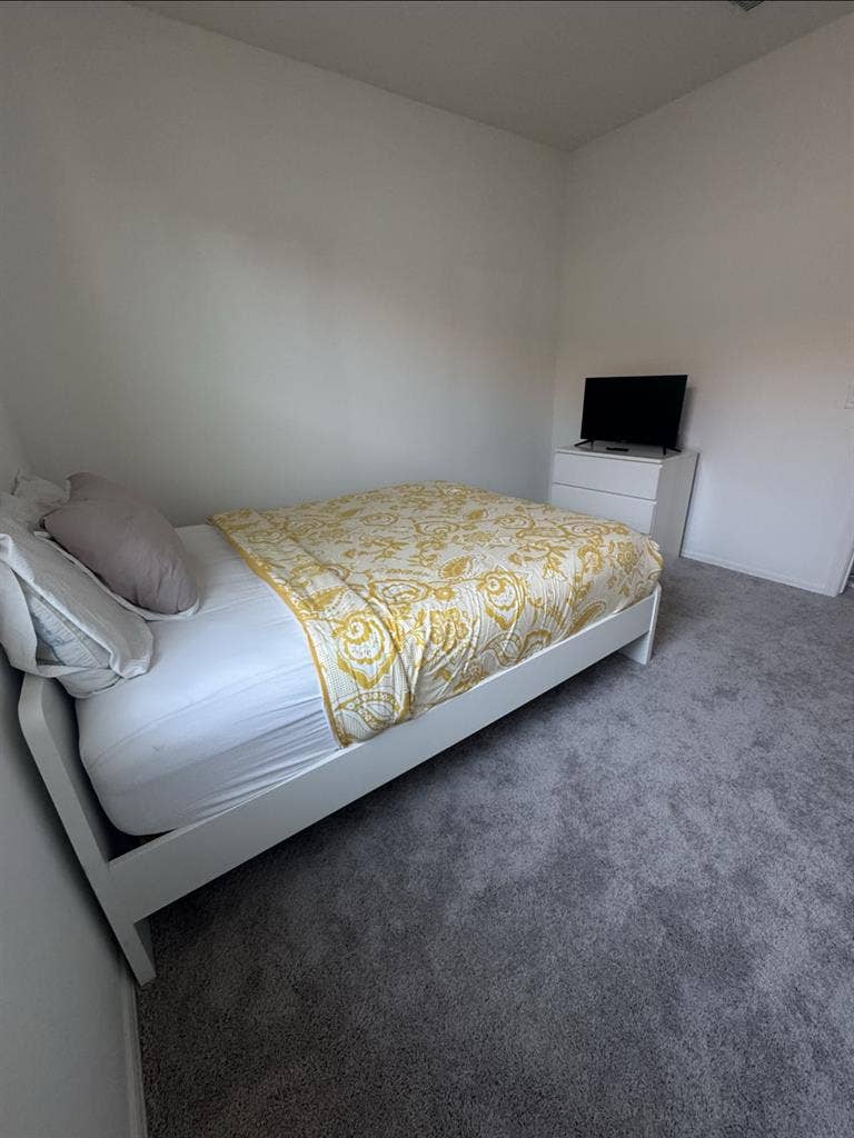 Beautiful Room For Rent all include