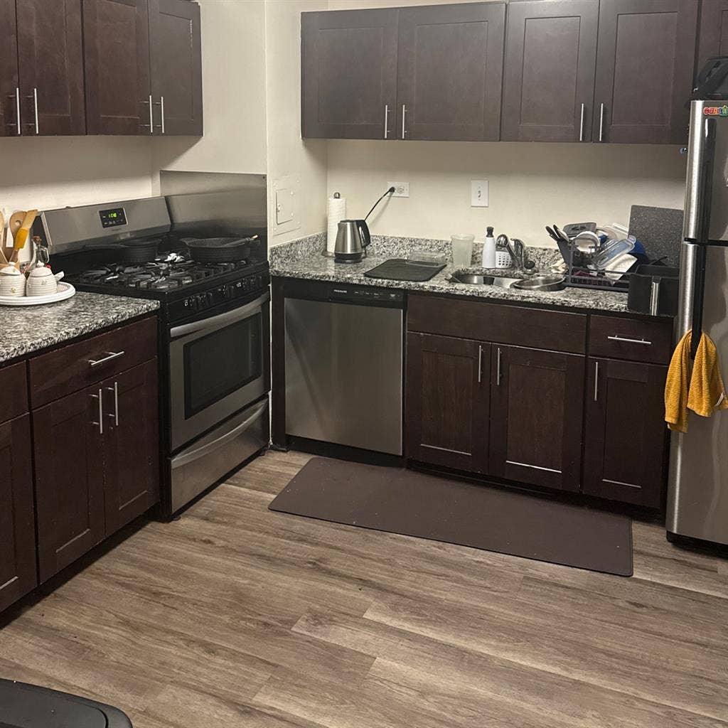 Looking for Roommate