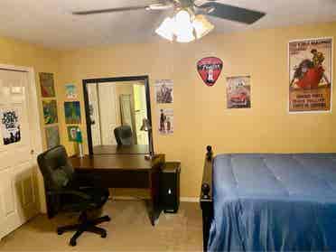 Large furnished private room
