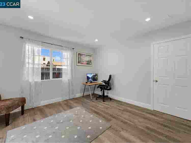 Spacious private room for rentt