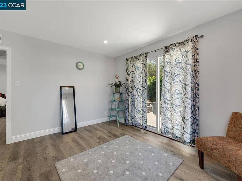 Spacious private room for rentt