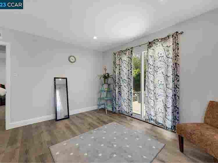 Spacious private room for rentt