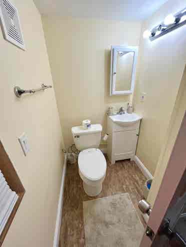 Studio w Private Bath in TownCenter
