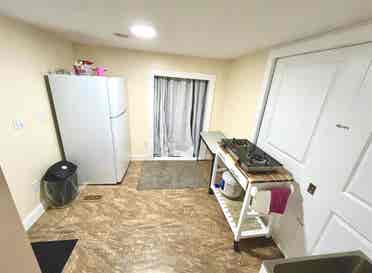 Studio w Private Bath in TownCenter