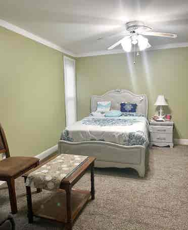 Studio w Private Bath in TownCenter