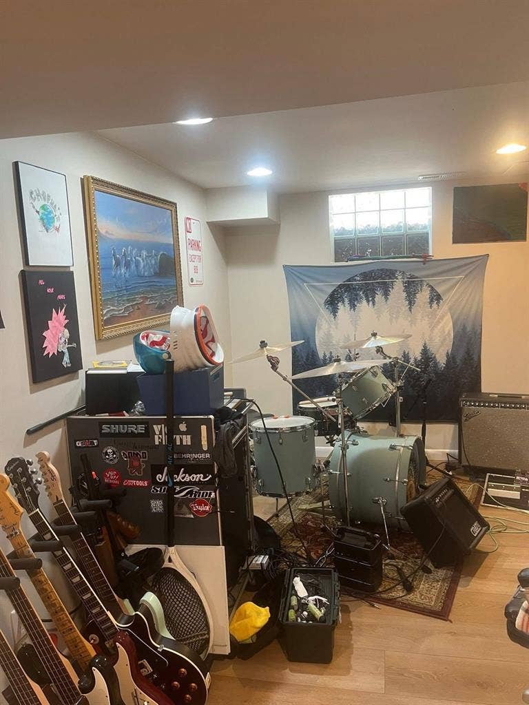 Looking for roommate!