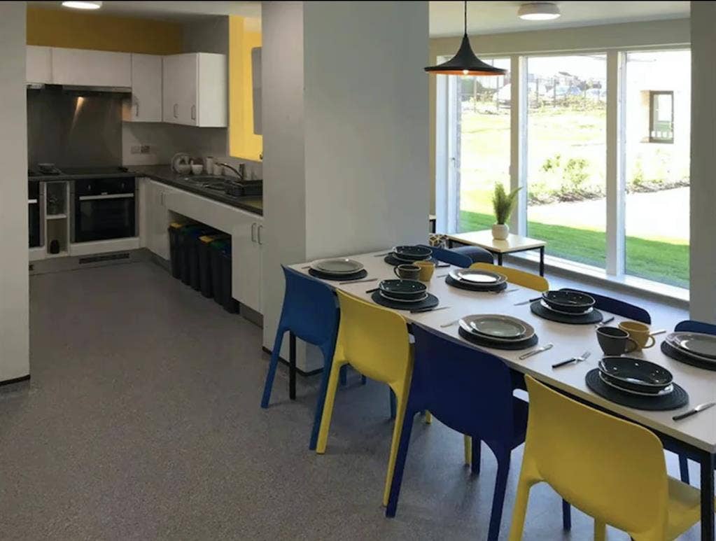 Westwood Ensuite Near Warwick £