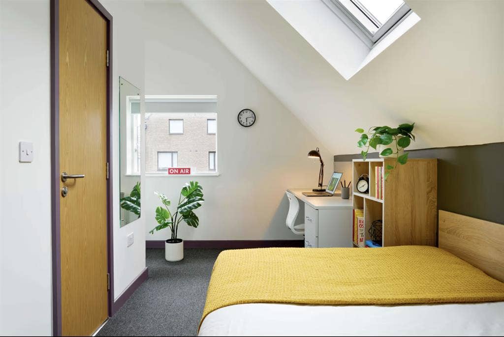 Westwood Ensuite Near Warwick £