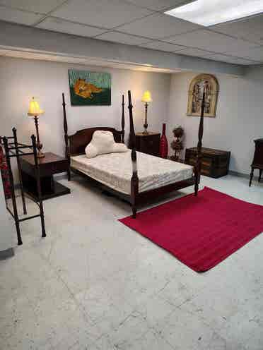 Large room in a family home & pool