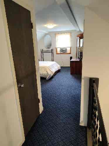 Large room in a family home & pool