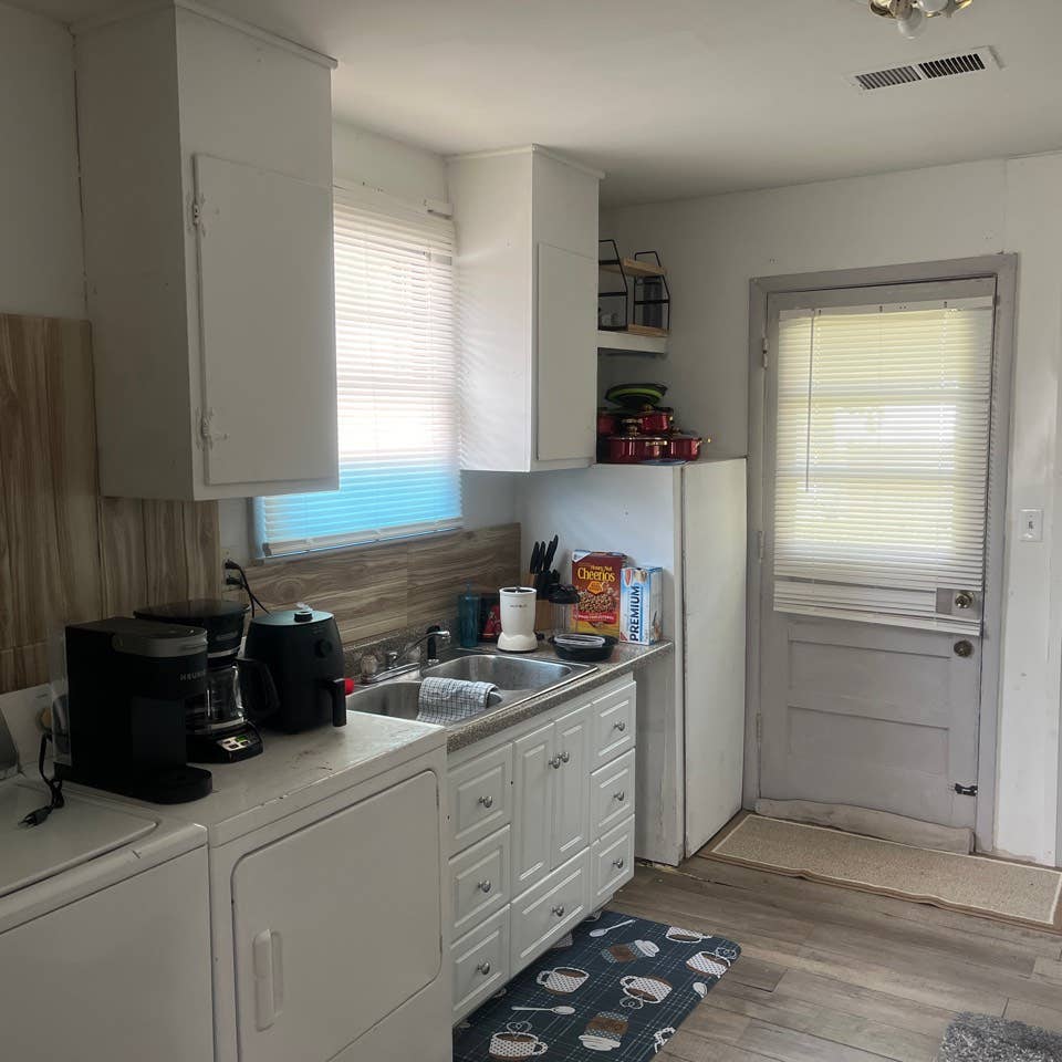 Room for rent/I’ll help you