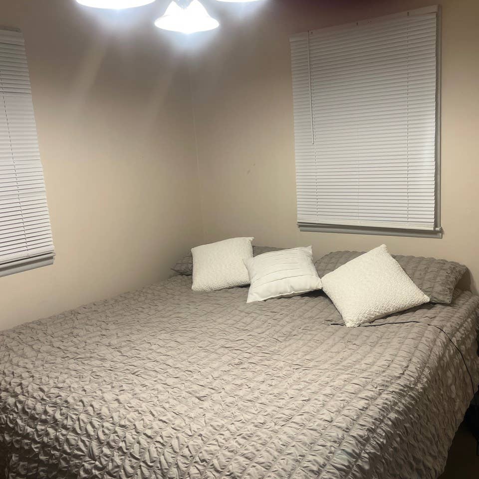 Room for rent/I’ll help you